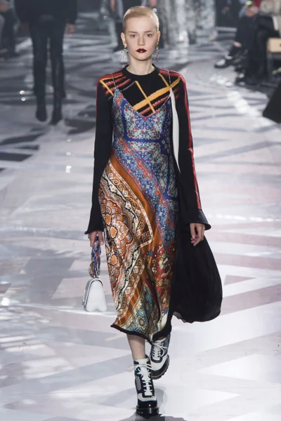 Look 26